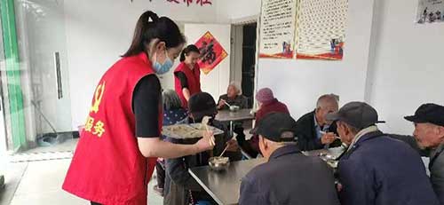 “愛在金秋，情暖重陽”包餃子送溫暖活動(dòng)3.jpg